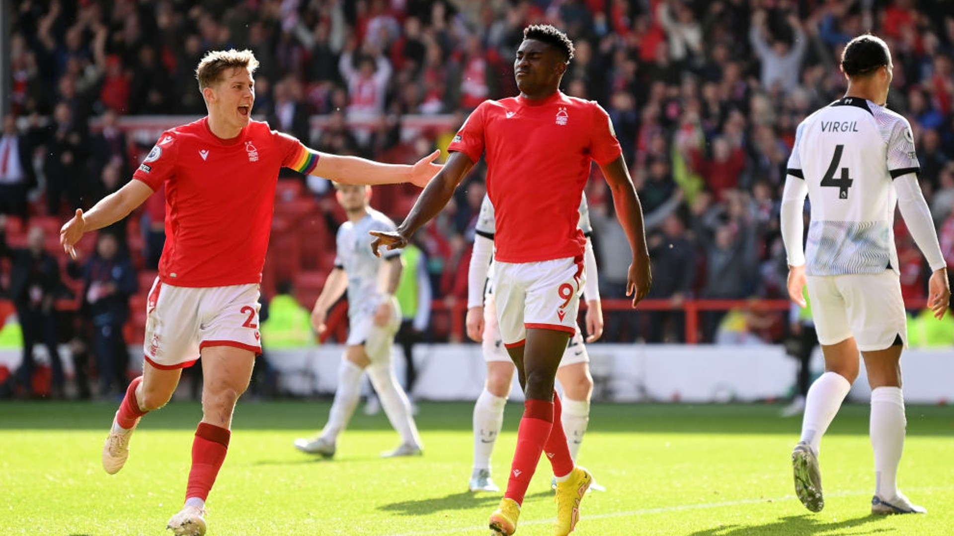 何突出重围 何突出重围